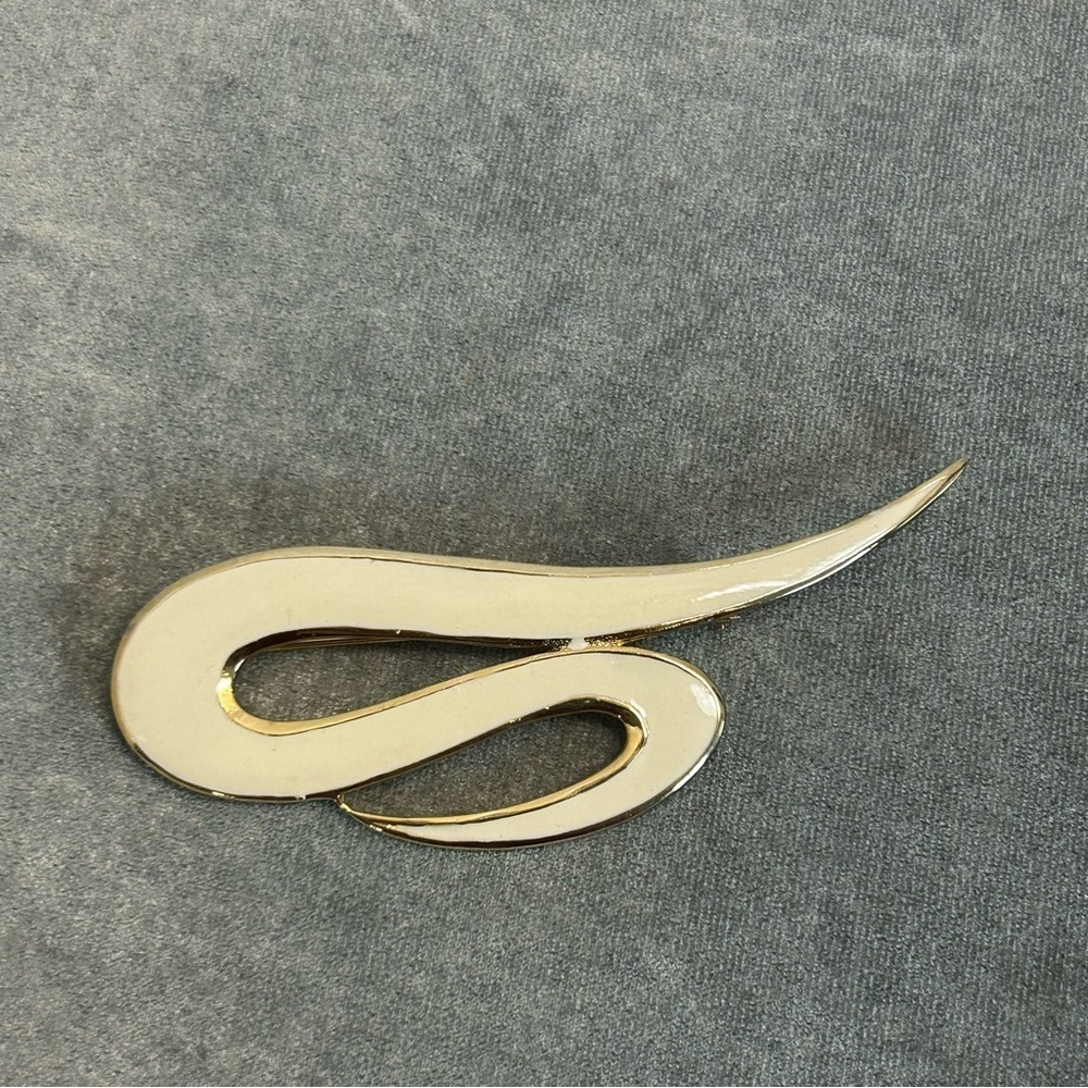 M.Lent signed vintage cream lacquer abstract pin brooch